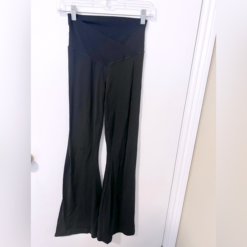 Offline by Aerie Black Crossover High-Rise Flare Leggings size medium